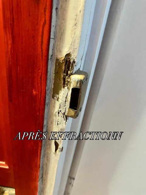 Bâti de la porte avait été fragilisé au niveau de la gâche, rendant la serrure inopérante